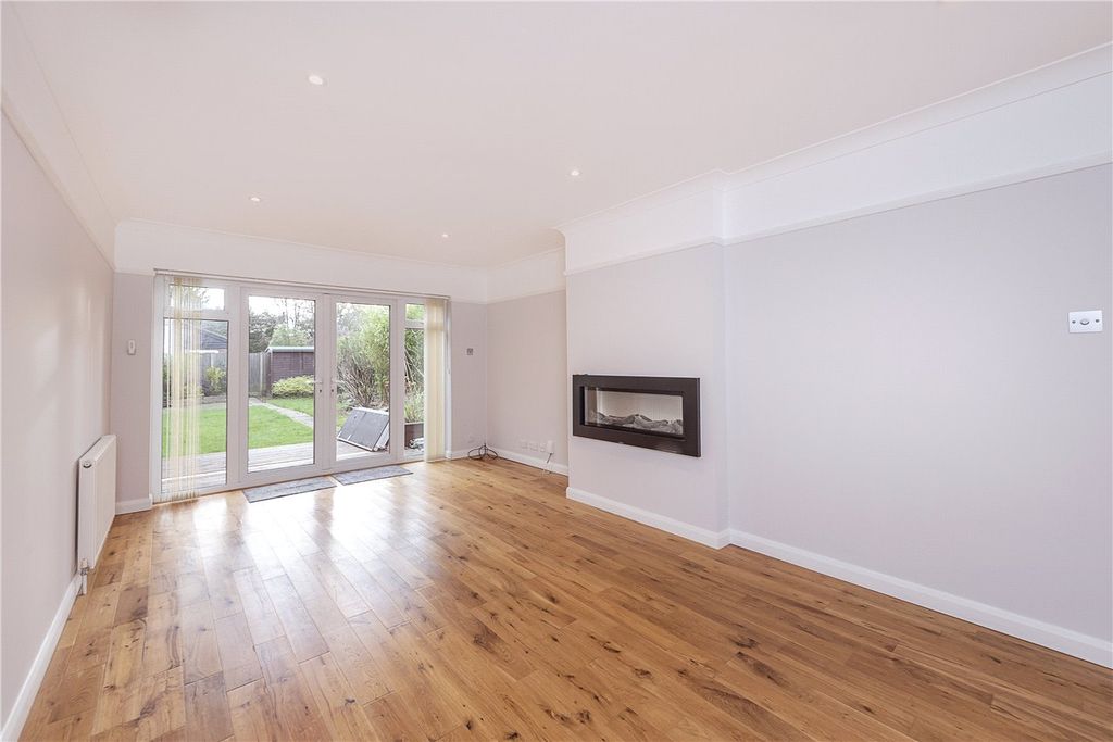 Property photo 3 of 20 Family/Dining