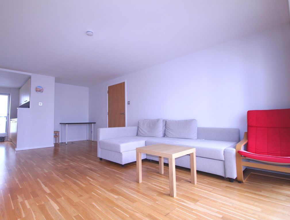 Property photo 1 of 16 Lounge