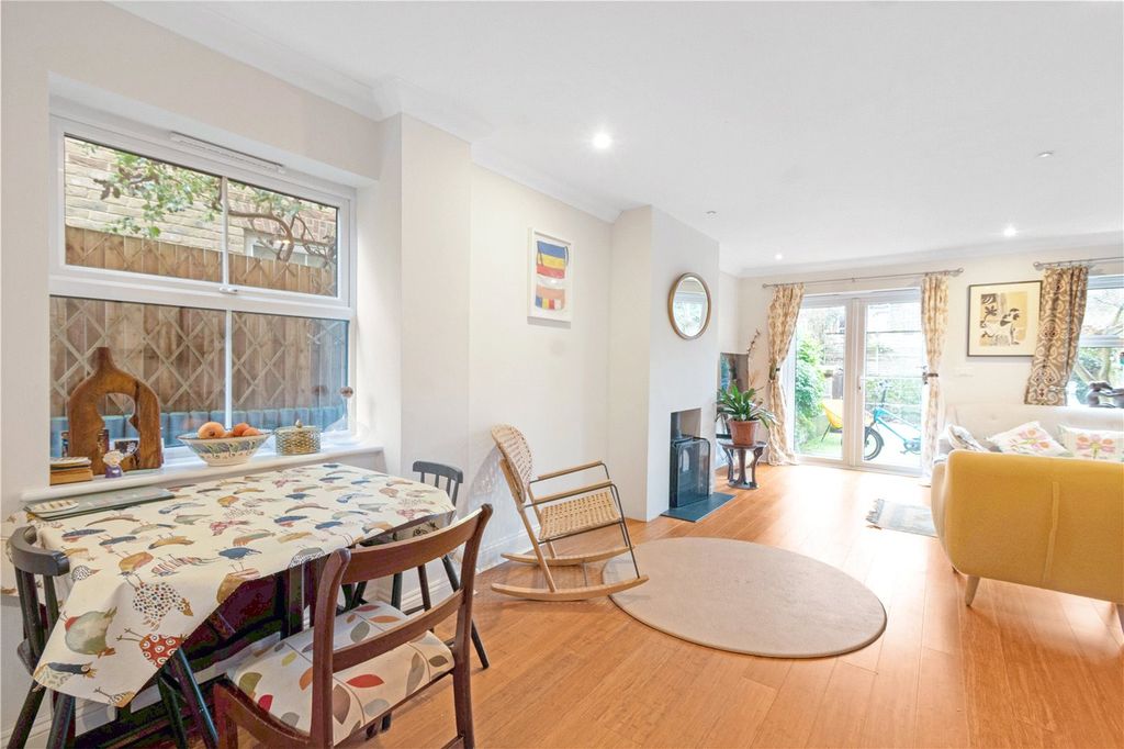 Property photo 3 of 17 Reception