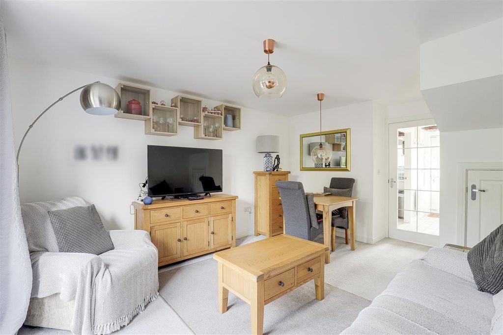 Property photo 3 of 18 34028.Jpg