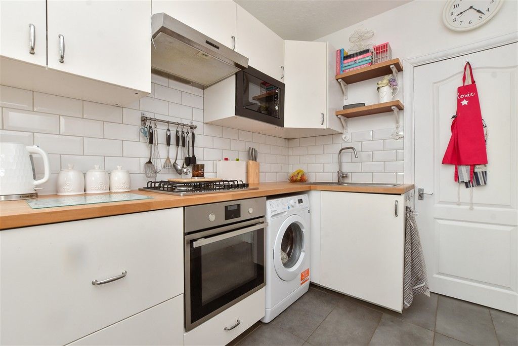 Property photo 2 of 11 Kitchen