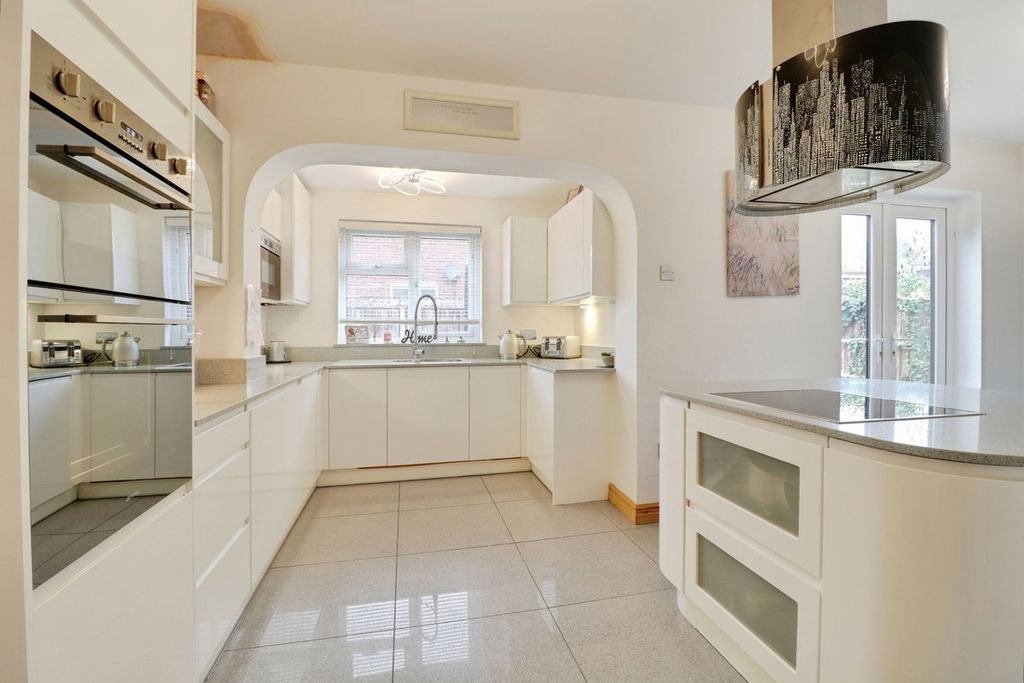 Property photo 3 of 26