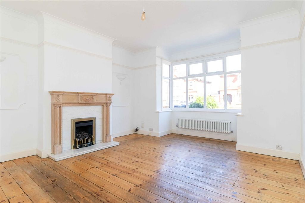 Property photo 2 of 17 Shermanbury-3.Jpg