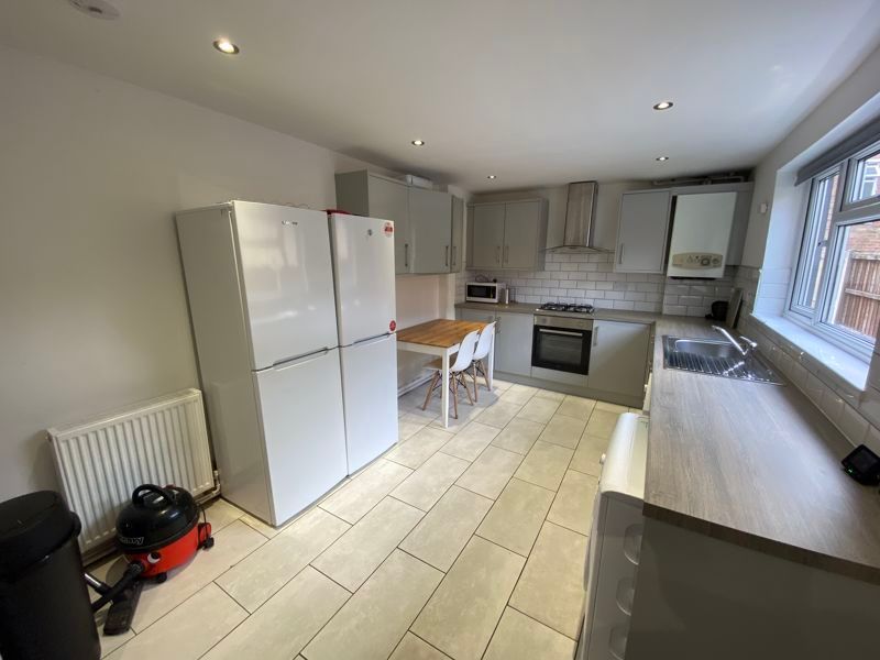 Property photo 1 of 15 Photo 7