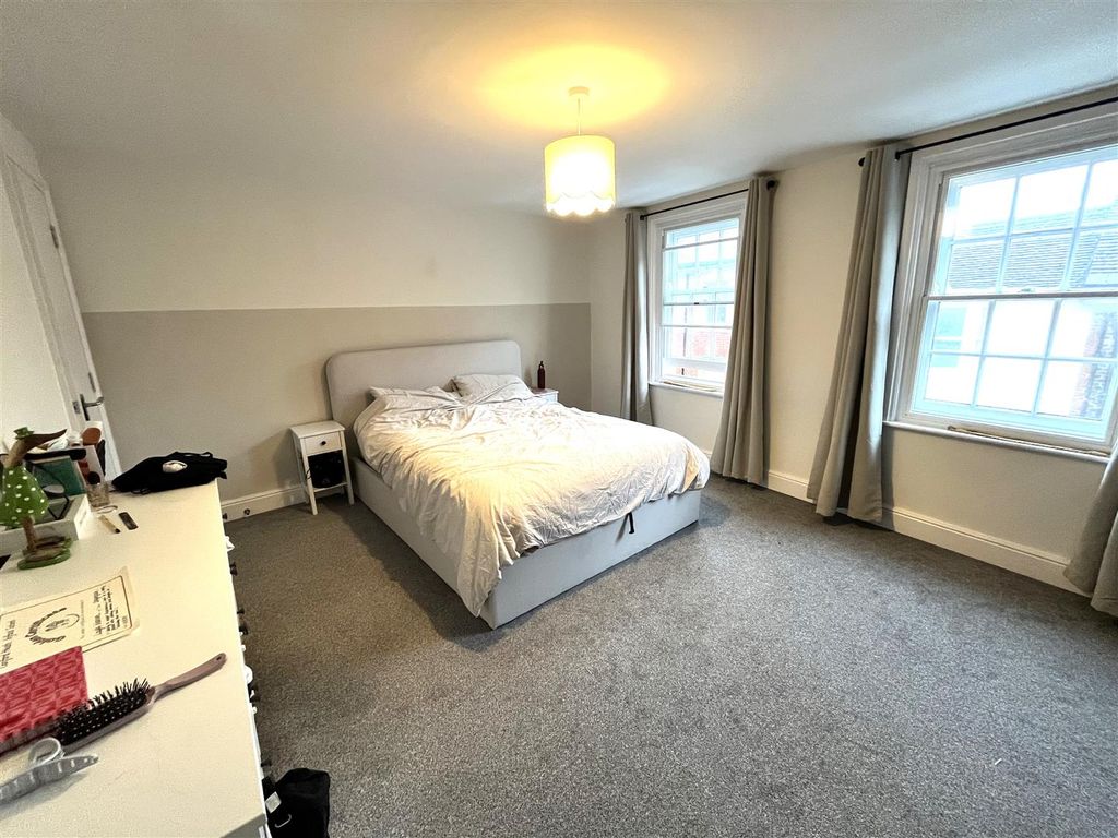 Property photo 3 of 6 Bedroom 1