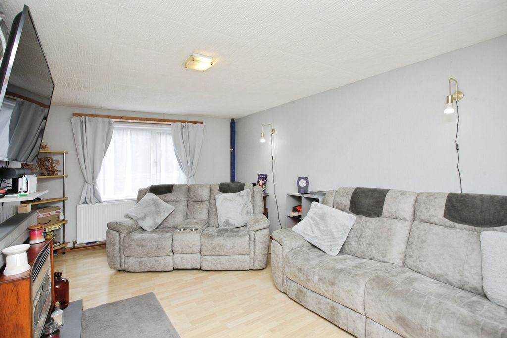 Property photo 3 of 17 Pbox-Img.Jpg