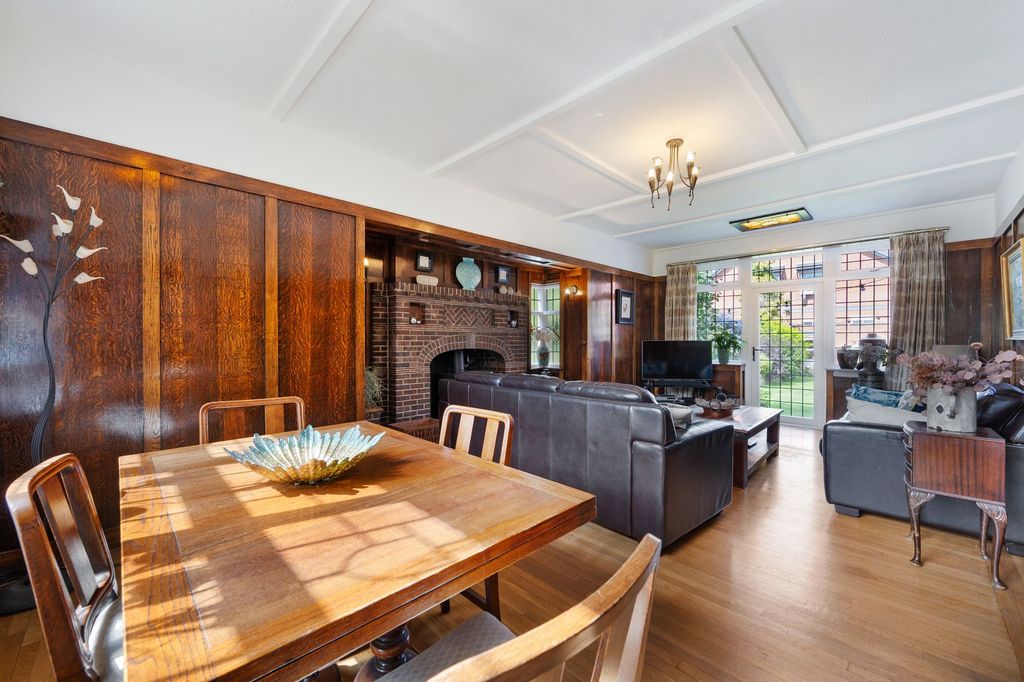 Property photo 2 of 35