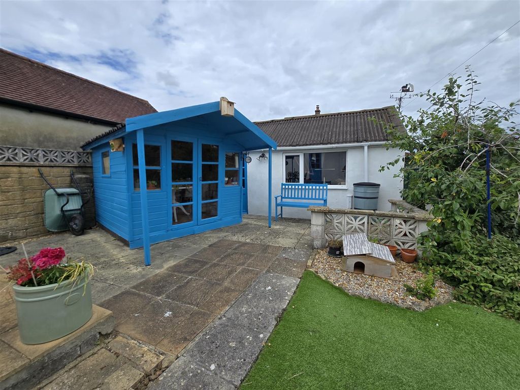 Property photo 3 of 19 Summer House