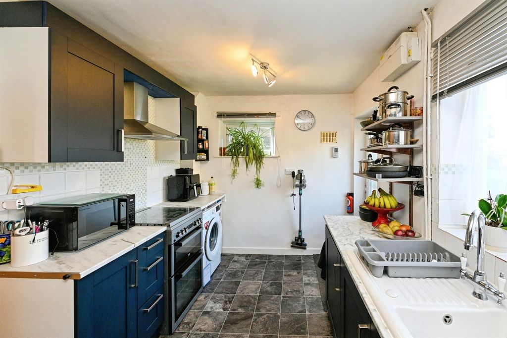 Property photo 3 of 22