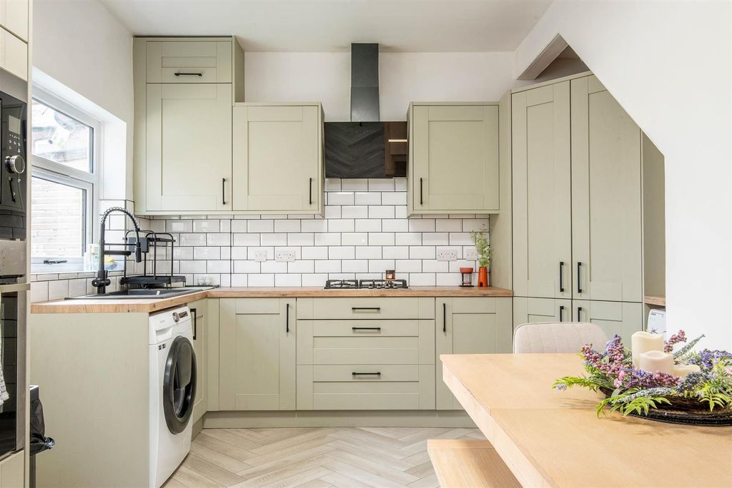 Property photo 2 of 22 Kitchen/Diner