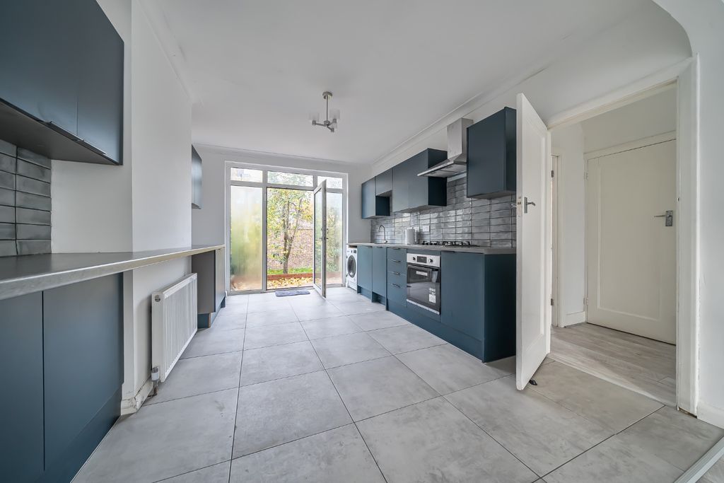 Property photo 3 of 13 4674355