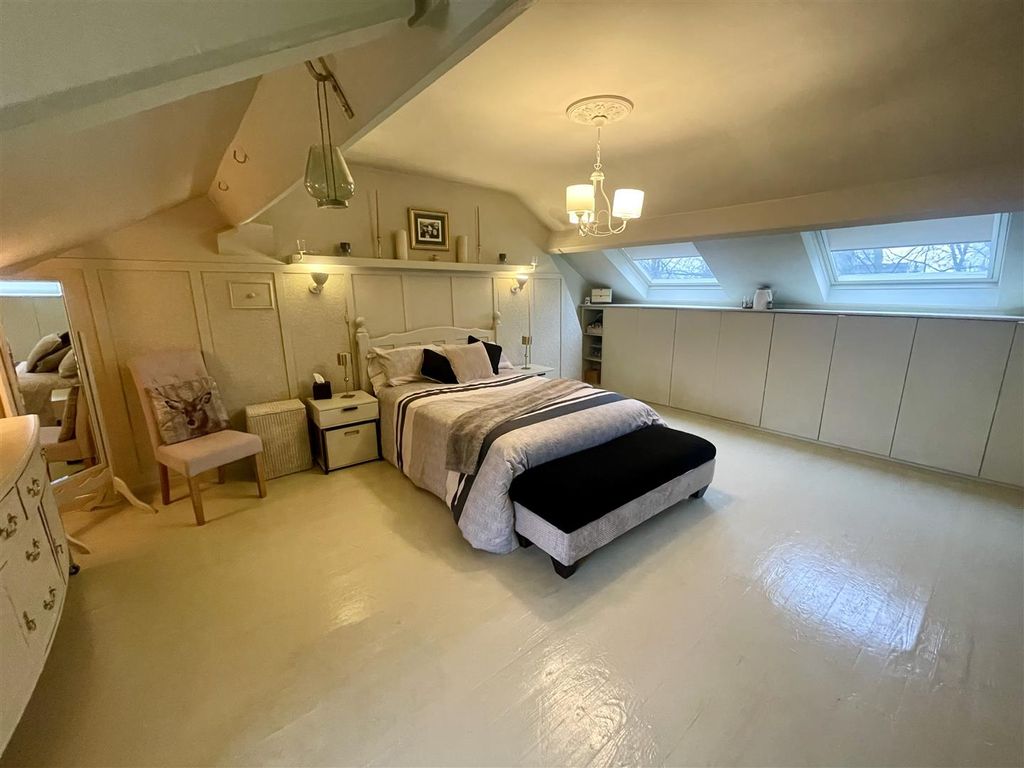 Property photo 3 of 19 Bedroom One