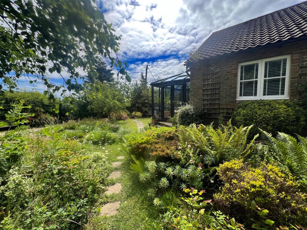 Property photo 3 of 37