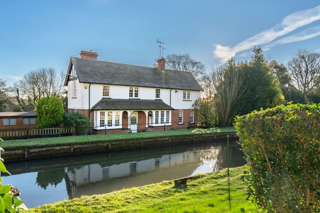 Property photo 1 of 23 Picture No. 04