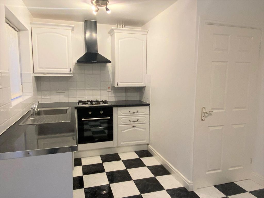 Property photo 2 of 8 Kitchen
