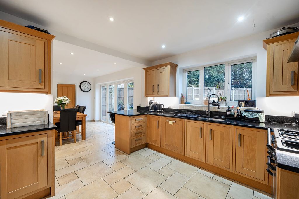 Property photo 2 of 25