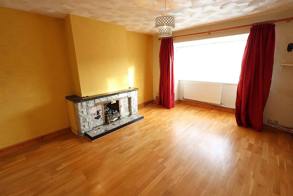 Property photo 2 of 10 Living Room