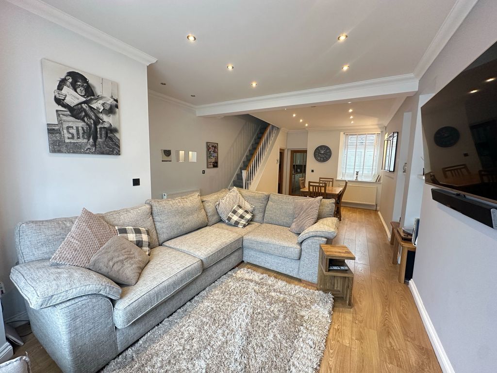 Property photo 3 of 28