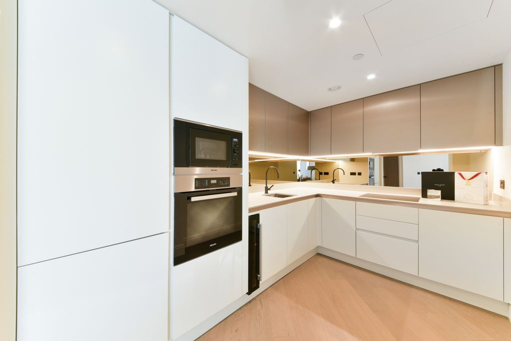 Property photo 2 of 7 Kitchen