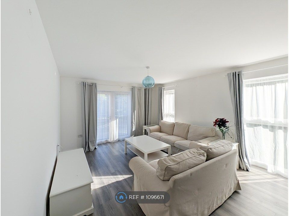 Property photo 2 of 11 Living Room