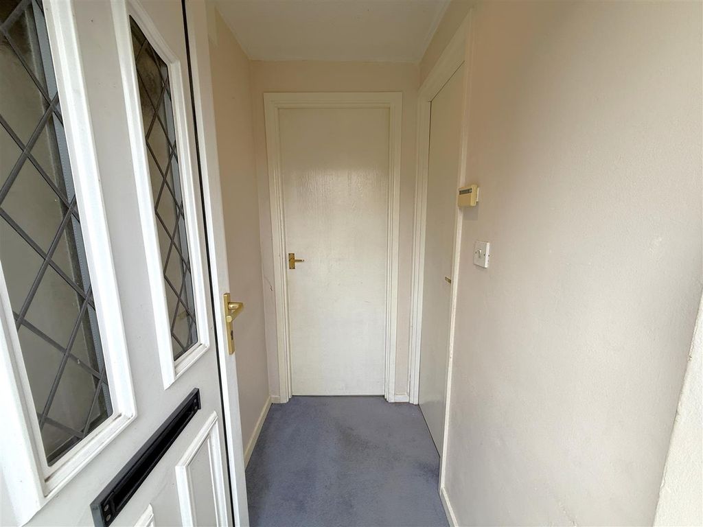 Property photo 3 of 15 Entrance Hall.Jpg