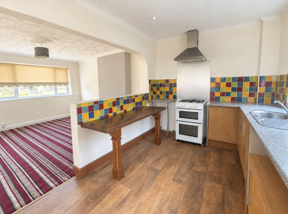 Property photo 2 of 6 Lounge Kitchen 1