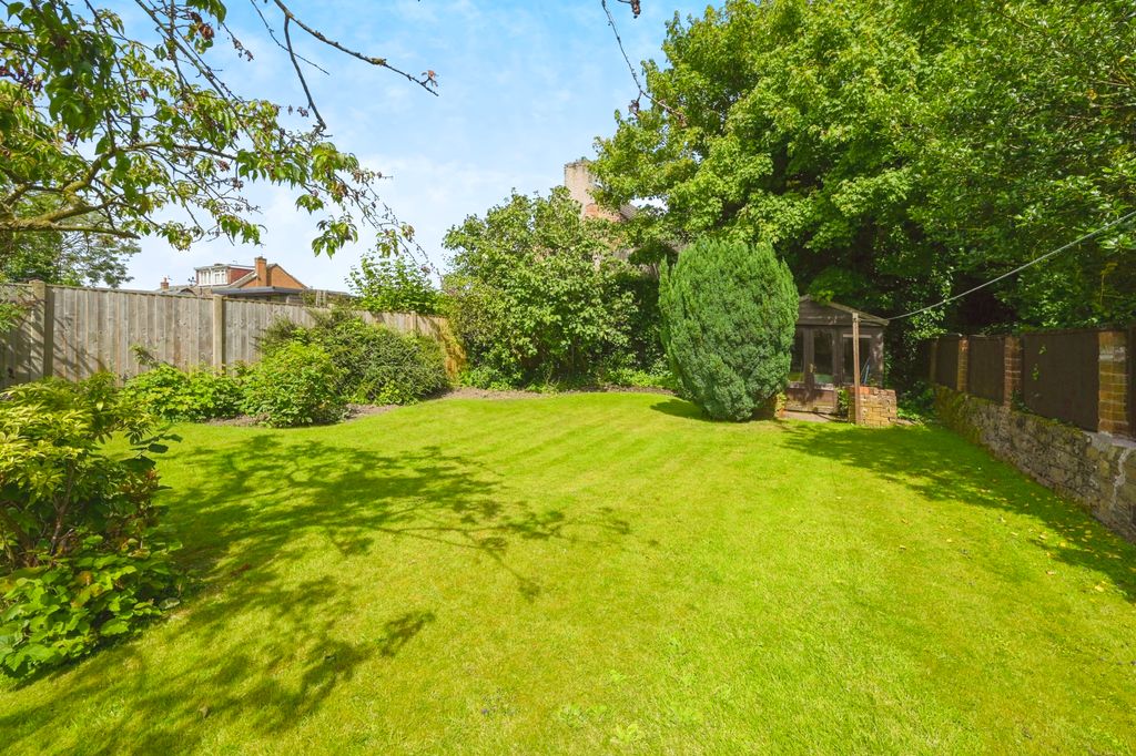 Property photo 2 of 17 Garden