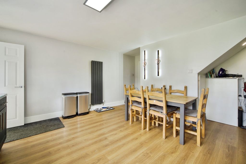 Property photo 3 of 14 Photo
