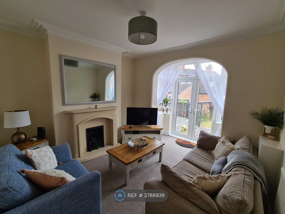 Property photo 1 of 10 Living Room