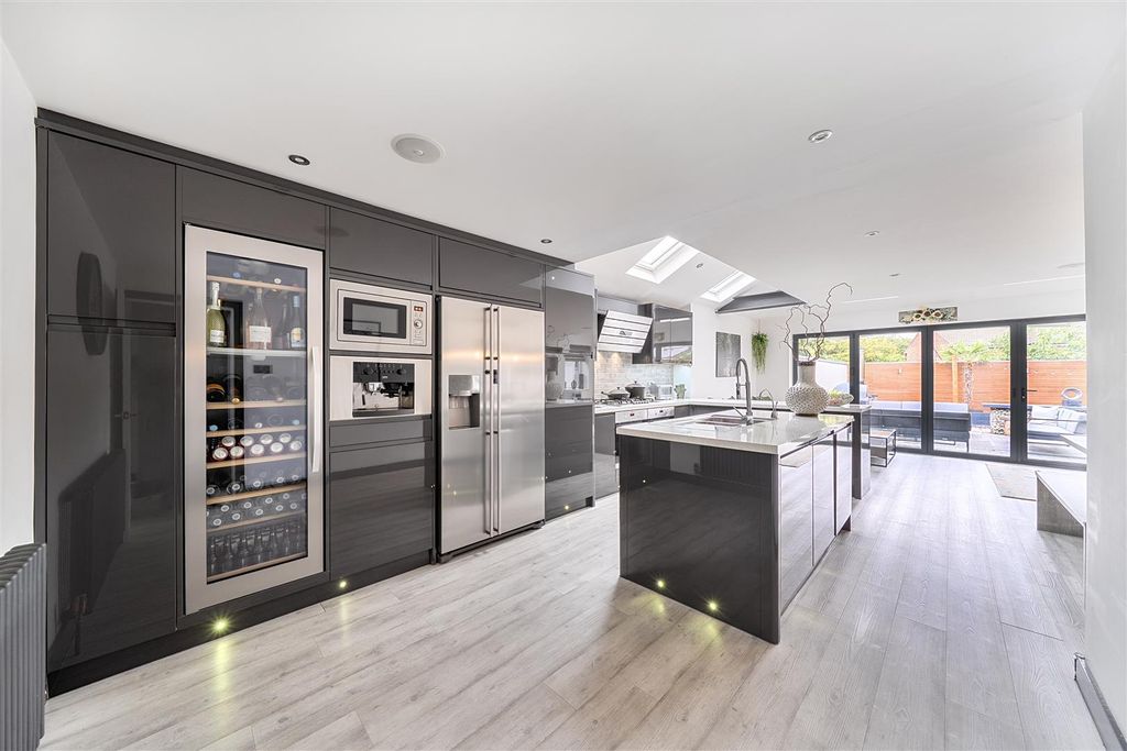 Property photo 2 of 19 1486317-10-6A5630Abd16A7.Jpg