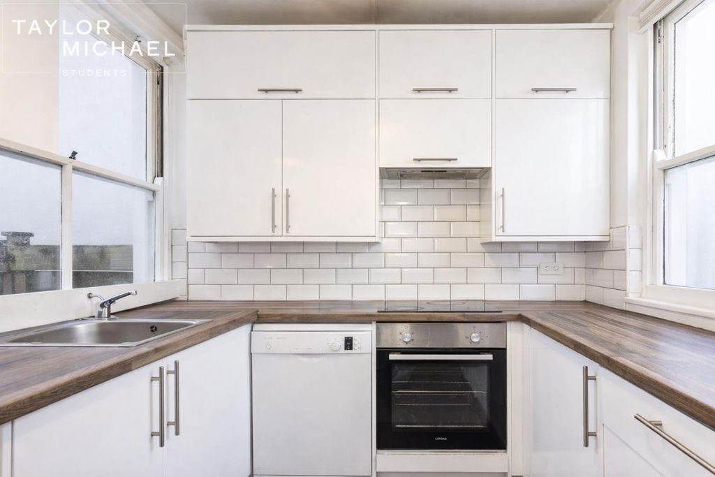 Property photo 2 of 15 Kitchen