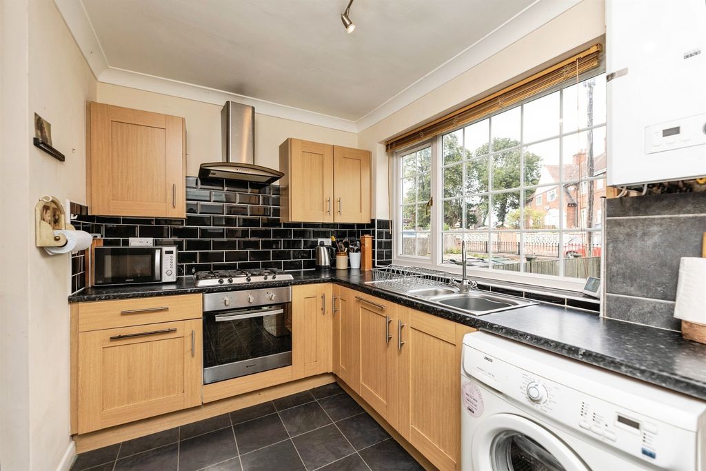Property photo 2 of 17