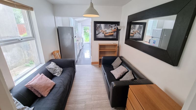 Property photo 1 of 11 Photo 7