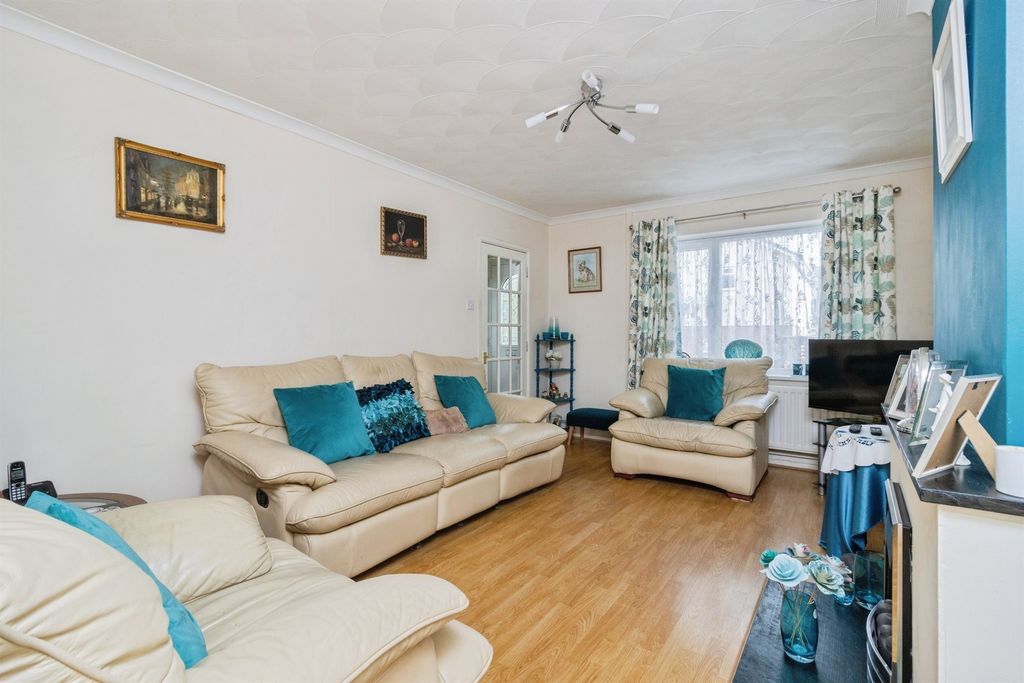 Property photo 2 of 17