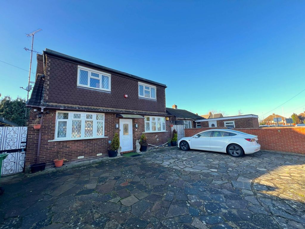 Property photo 1 of 27