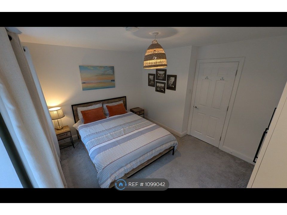 Property photo 2 of 10 Bedroom 1