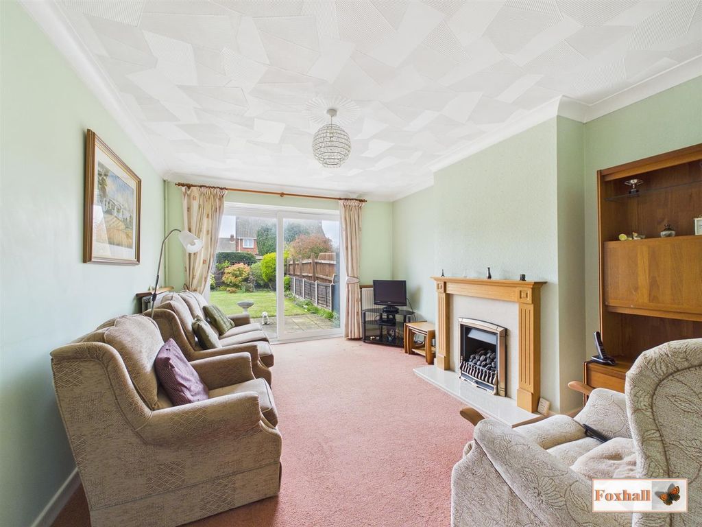 Property photo 3 of 18 Lounge