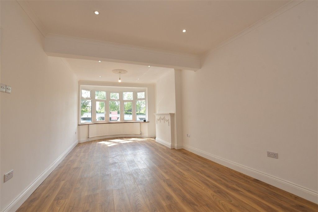 Property photo 3 of 14 Lounge/Dining Room