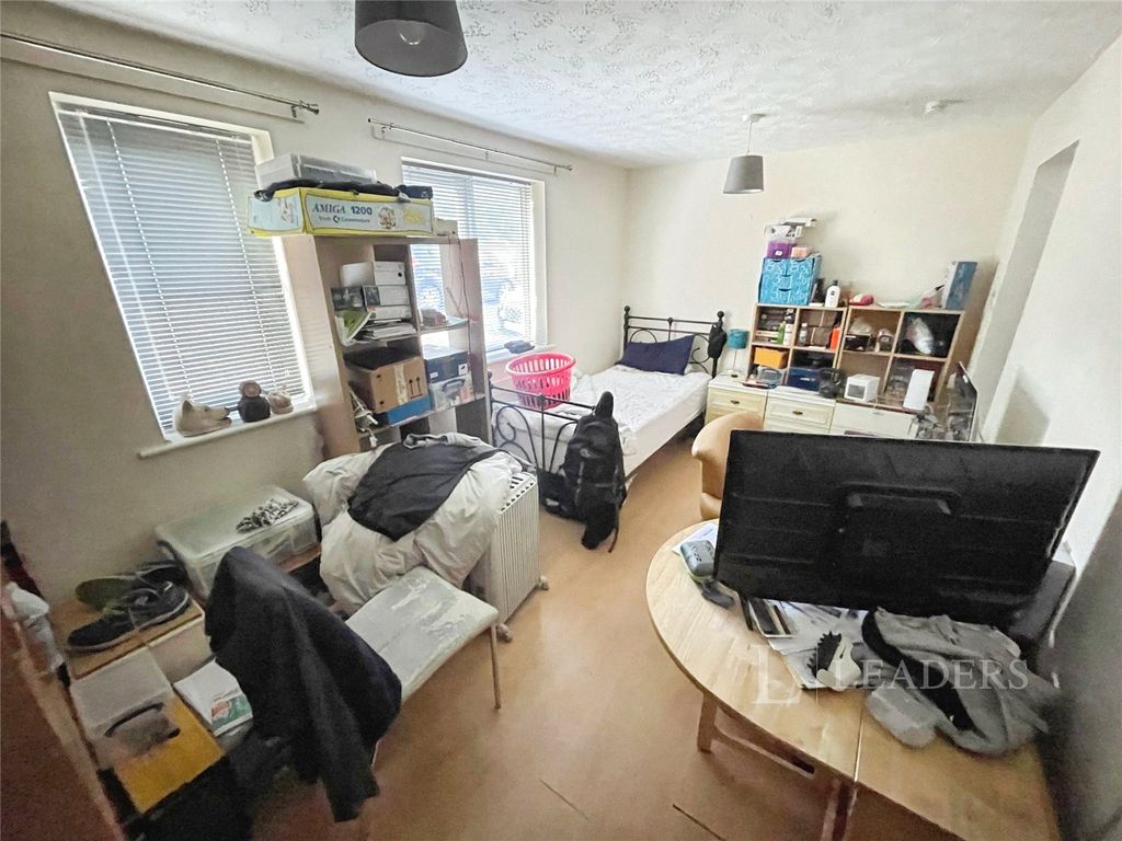 Property photo 3 of 6 Picture No. 12