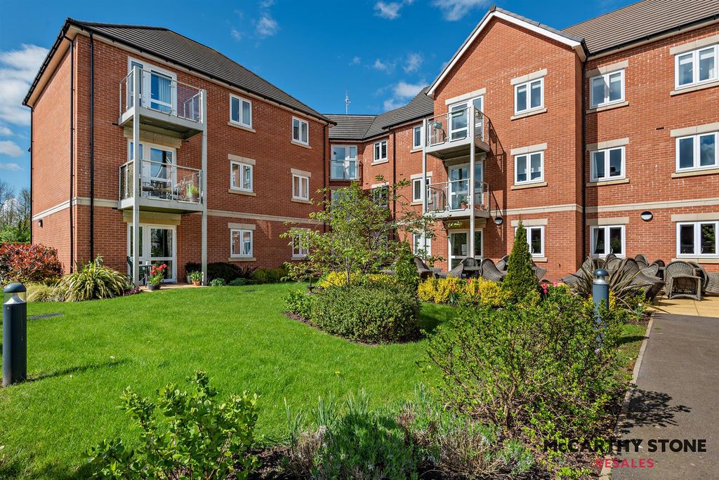 Property photo 1 of 36 Farnham House