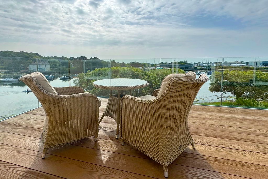 Property photo 2 of 20 12Rw Balcony