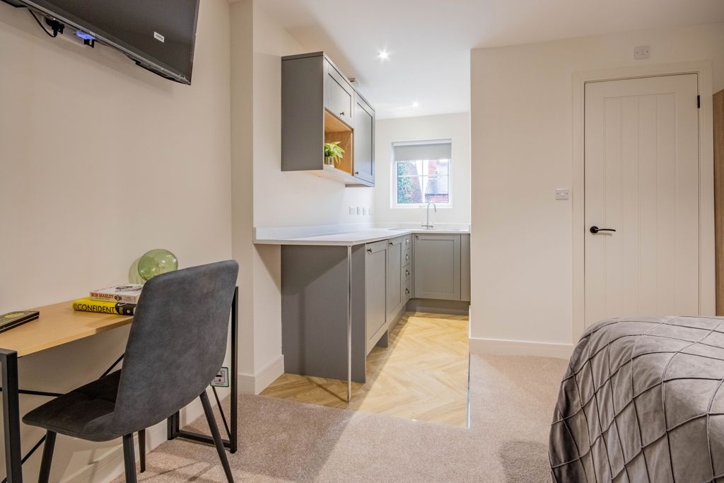 Property photo 2 of 9 E-4