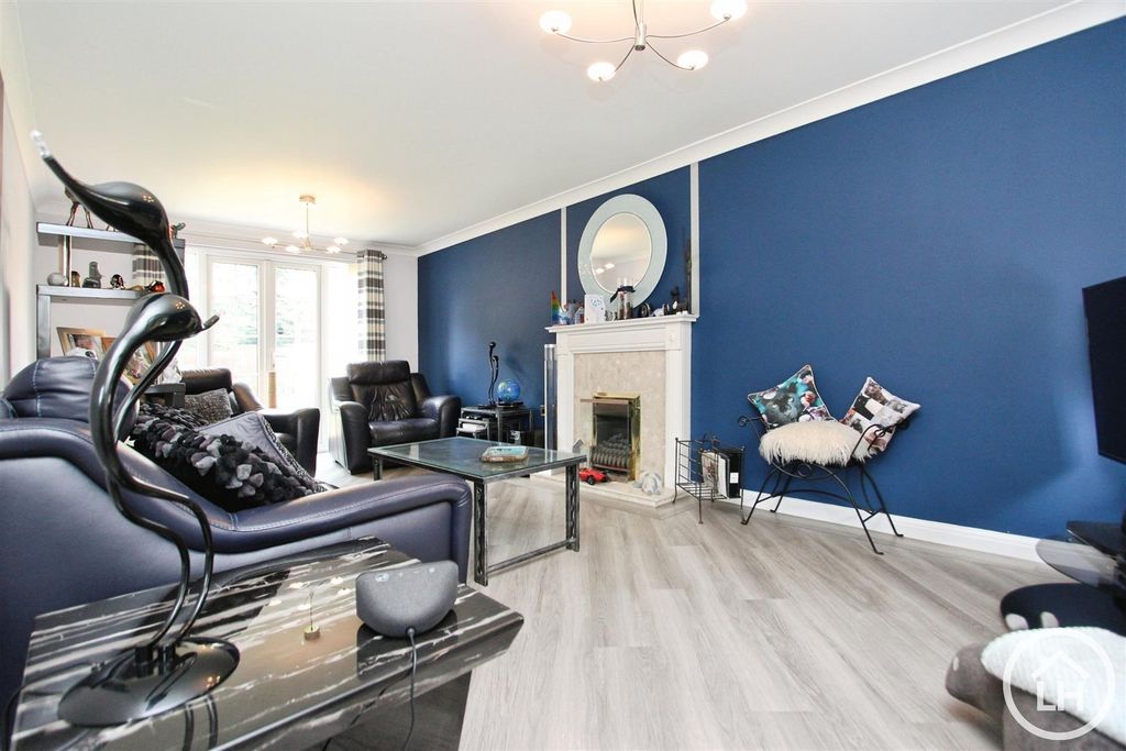 Property photo 2 of 25 Lounge