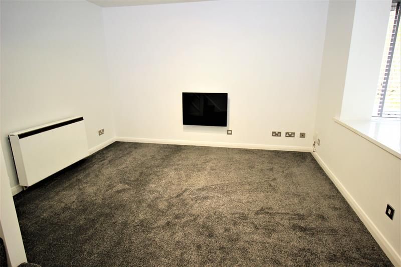 Property photo 2 of 8 Lounge