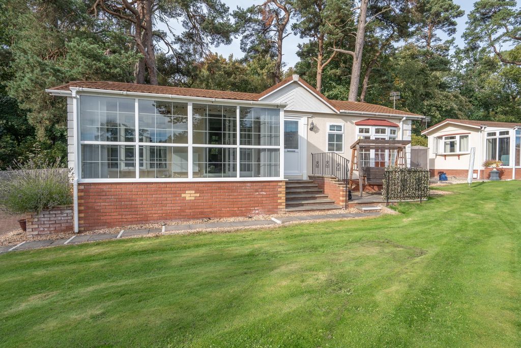 Property photo 2 of 28