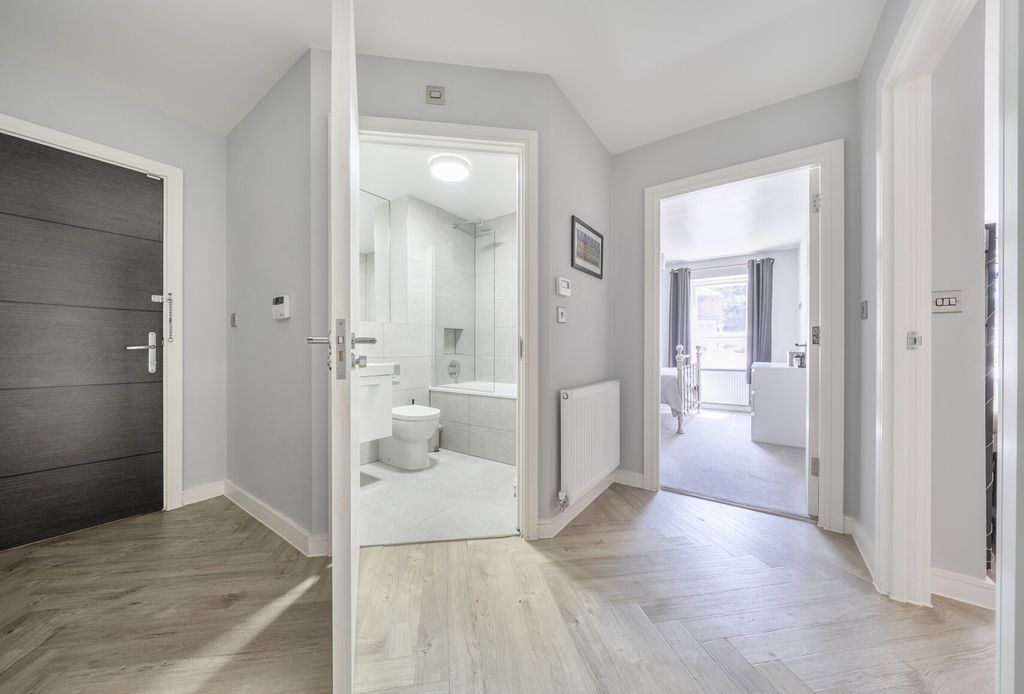 Property photo 2 of 10 1478613-17-6A3544...