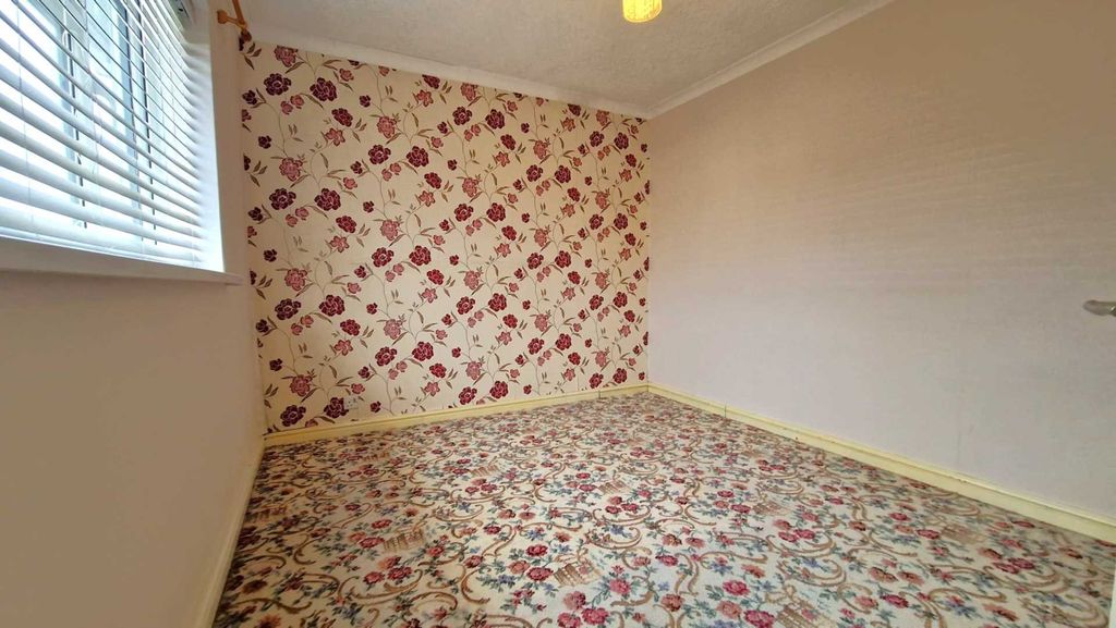 Additional image 9 of 4 bed semi-detached house to rentTithe Farm Road, Dunstable LU5