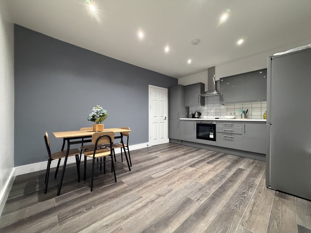 Property photo 1 of 10 Photo 8