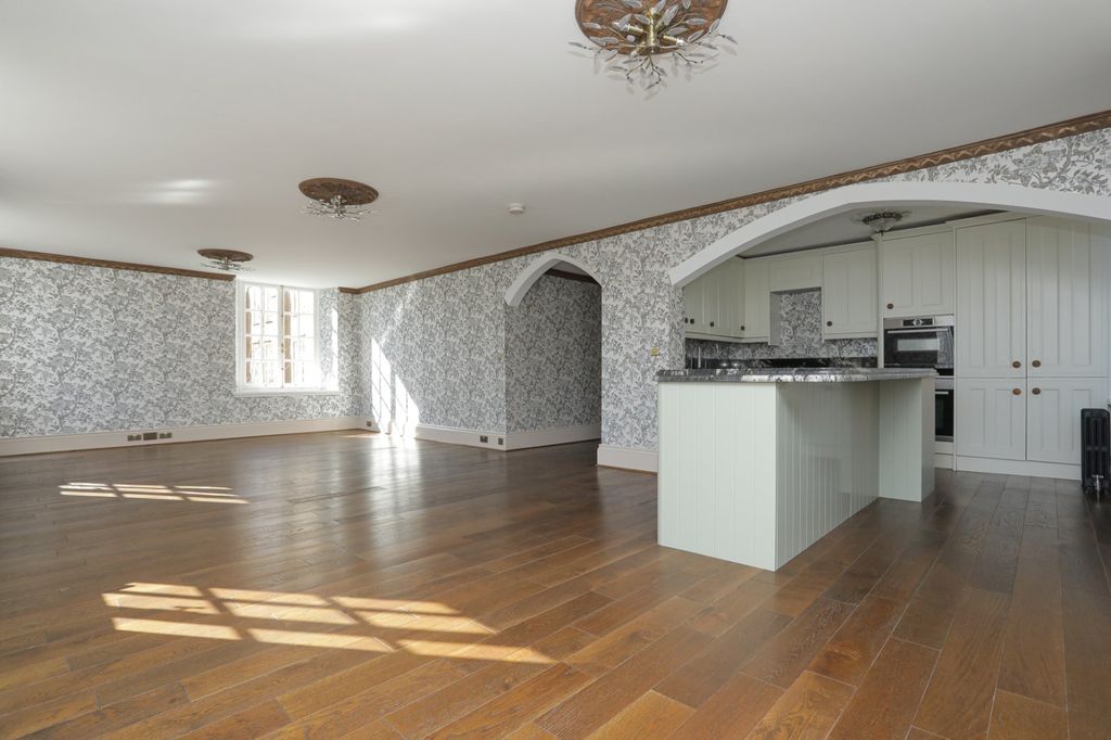 Property photo 1 of 11 Apartment 5