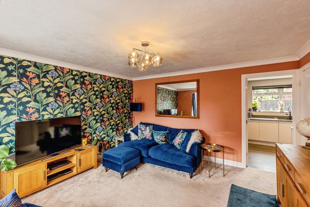 Property photo 3 of 18 Pbox-Img.Jpg
